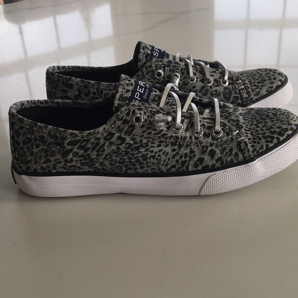 SPERRY Seacoast Slip-on WORN ONCE! - Picture 4 of 6